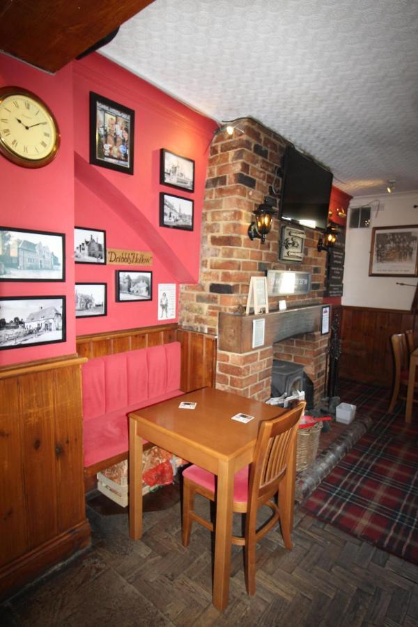 Отель The Clothiers Arms Страуд Экстерьер фото