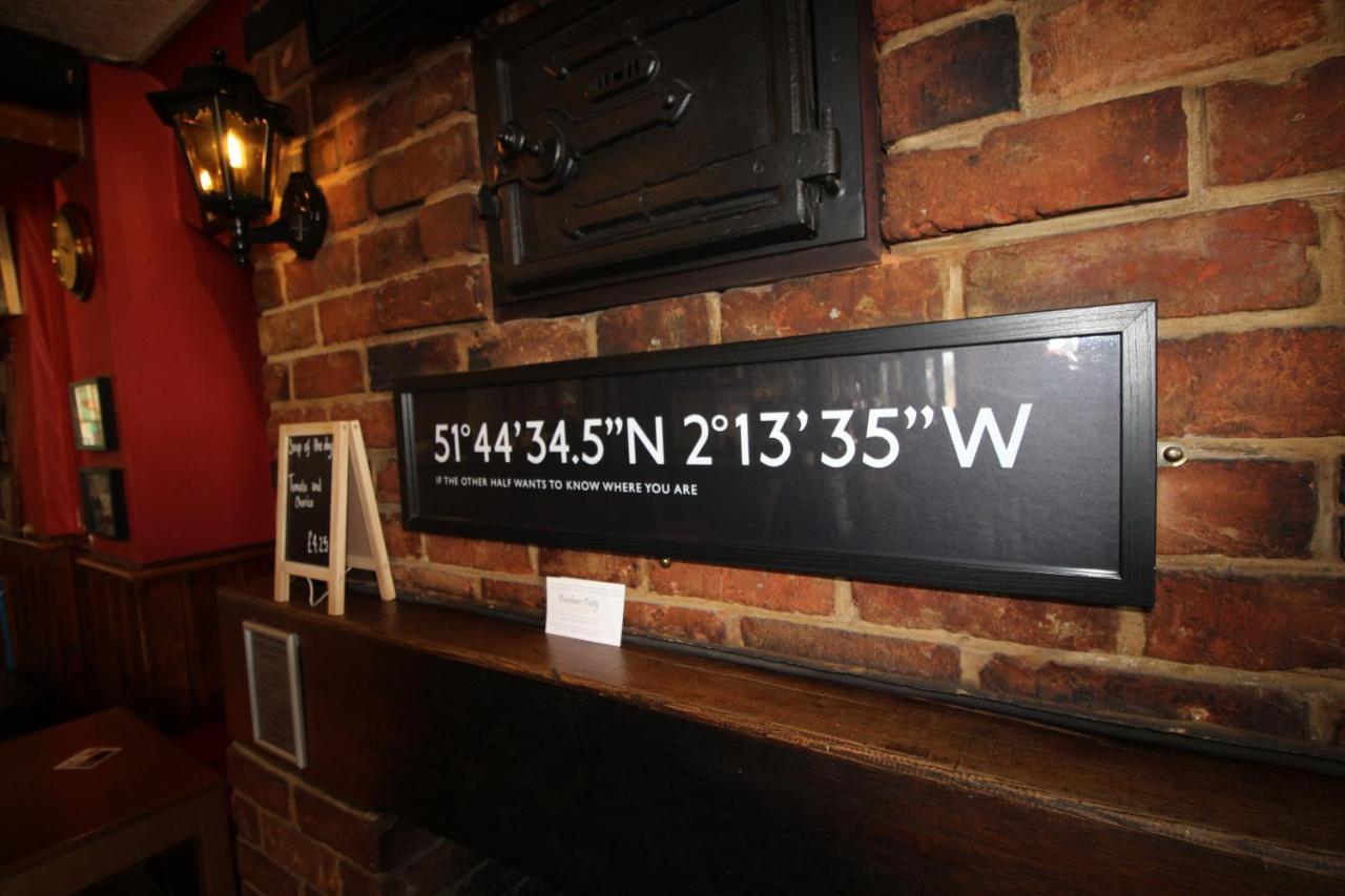 Отель The Clothiers Arms Страуд Экстерьер фото