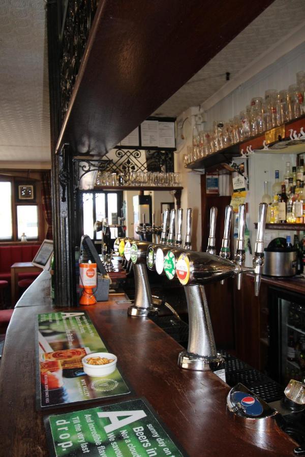 Отель The Clothiers Arms Страуд Экстерьер фото
