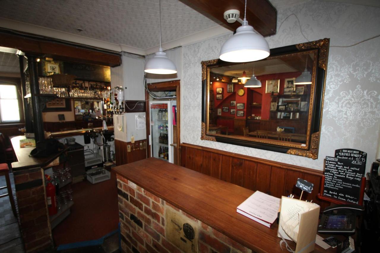 Отель The Clothiers Arms Страуд Экстерьер фото