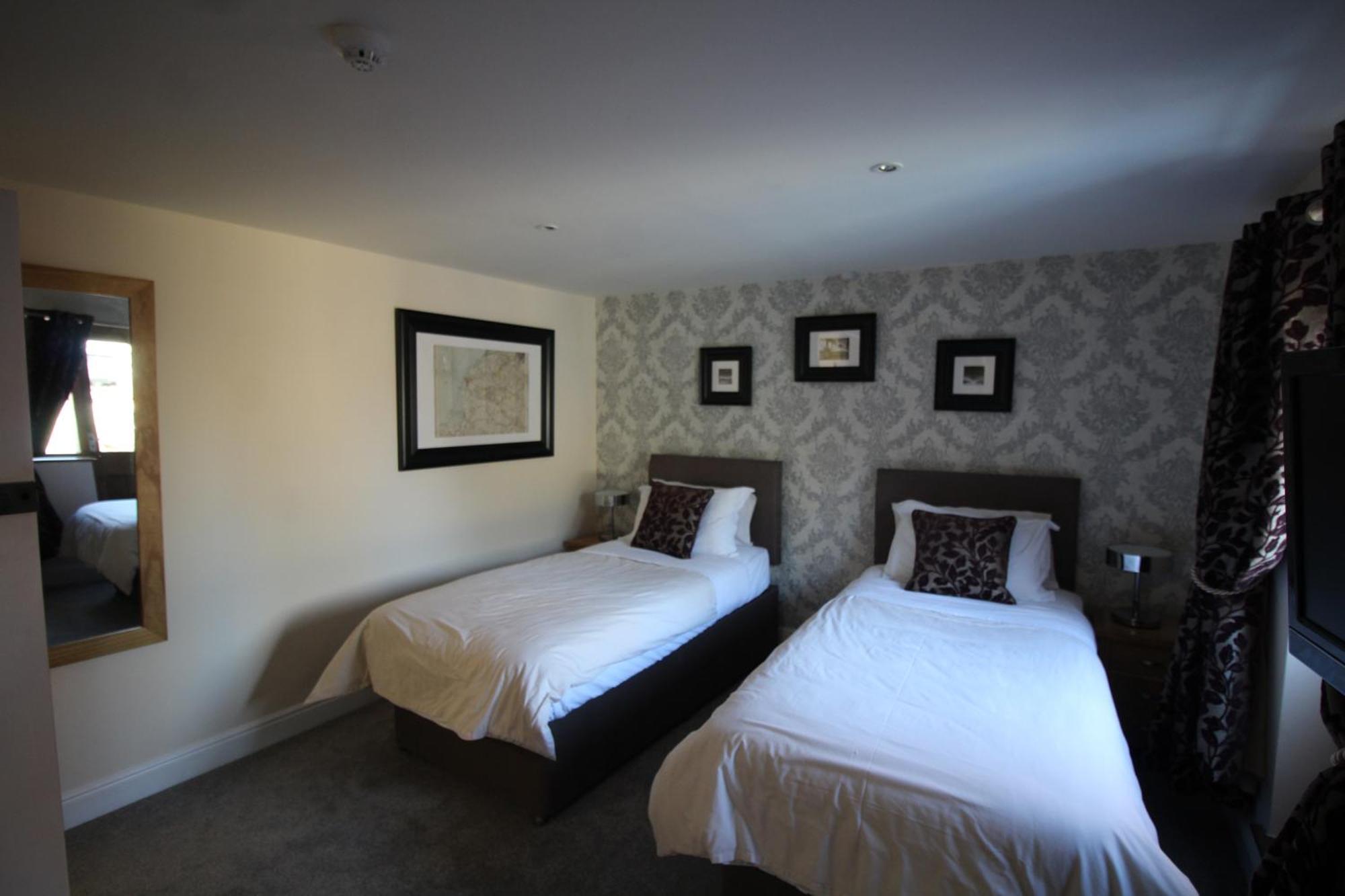 Отель The Clothiers Arms Страуд Номер фото
