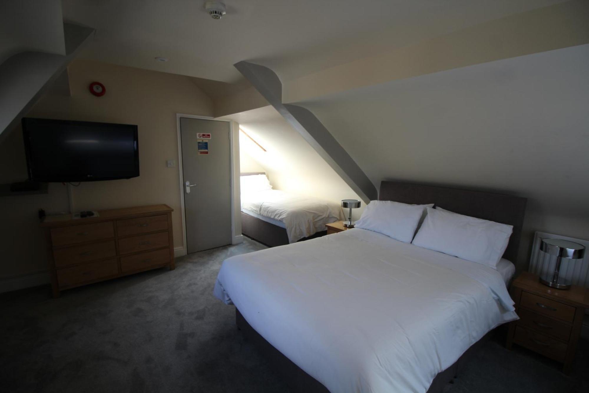 Отель The Clothiers Arms Страуд Номер фото